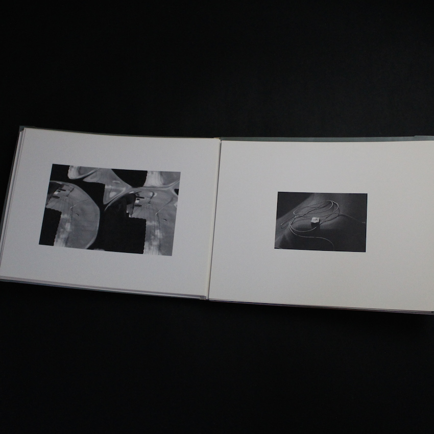 軌道回帰 -Shoji Ueda Polaroid 35mm Photo Album-（Signed, 359／1000