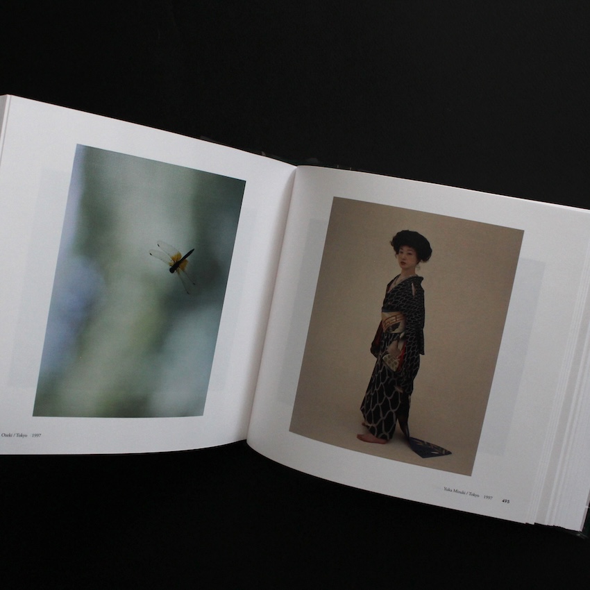 いつも世界は遠く、/ From the Hip（Signed Postcard） - 上田 義彦