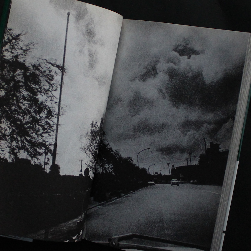 狩人 / A Hunter（新装版, With OBI） - 森山 大道 / Daido Moriyama