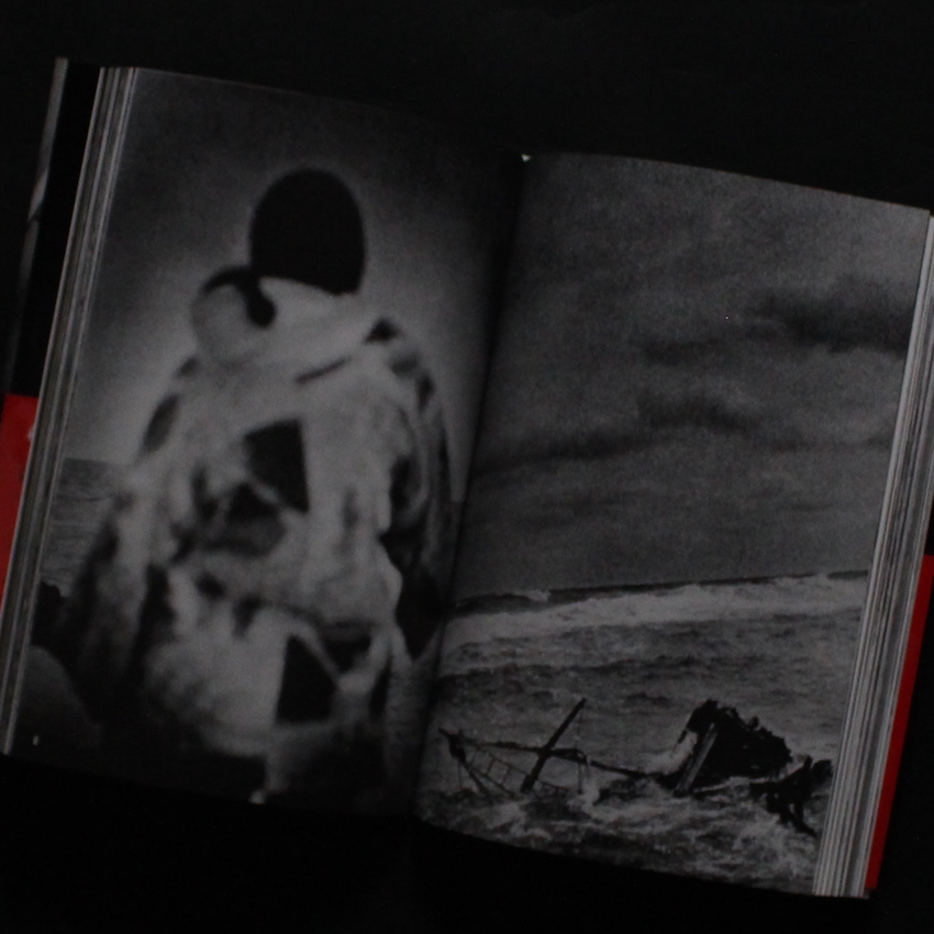 にっぽん劇場 1965-1970（Signed） - 森山 大道 / Daido Moriyama