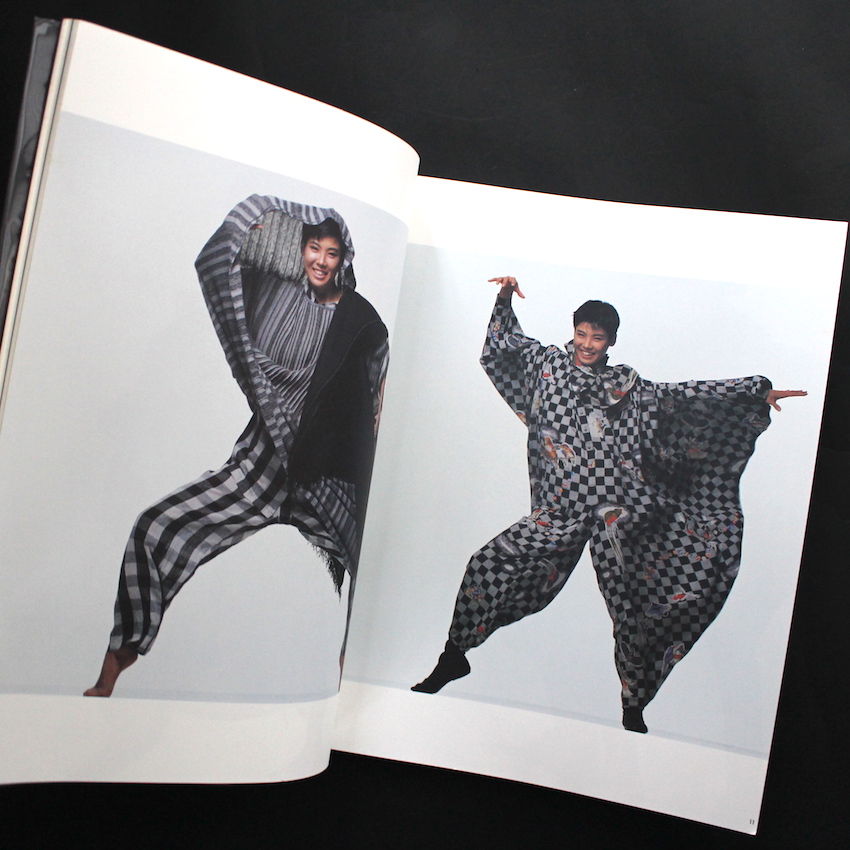 一生たち Issey Miyake & Miyake Design Studio 1970 - 1985（Signed）