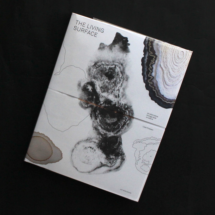 Lizan Freijsen / The Living Surface / An Alternative Biology Book on Stains（Second Edition）
