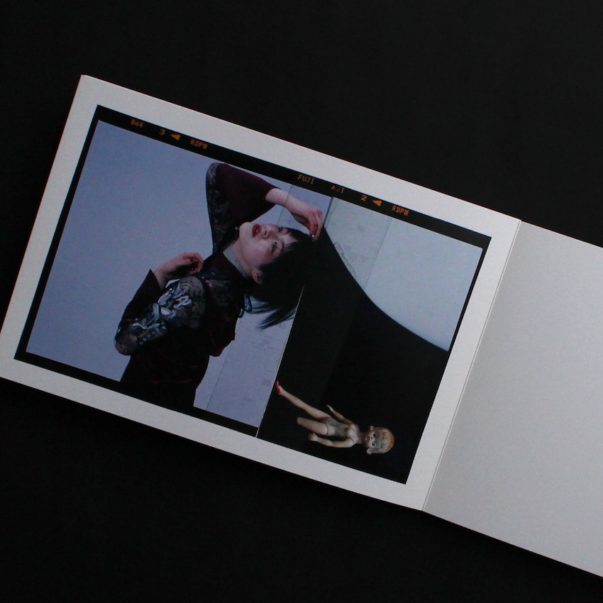アラマメ / Aramame（Unopened） - 荒木 経惟 / Nobuyoshi Araki