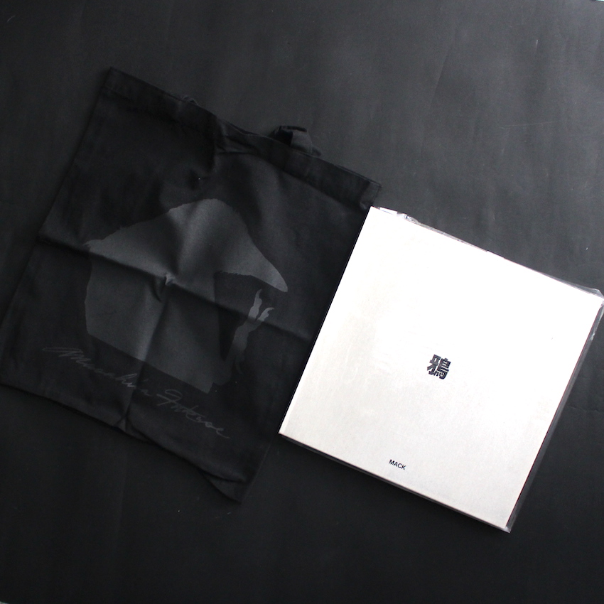 新同品 深瀬昌久 鴉 RAVENS Masahisa Fukaseトートバック付 鴉 / Ravens（Revise Edition, With Tote Bag） - 深瀬 昌久