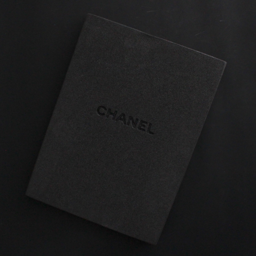 - / CHANEL   Spring-Summer 2019 Ready-to-Wear and Handbag Collections（Photo by Karl Lagerfeld）