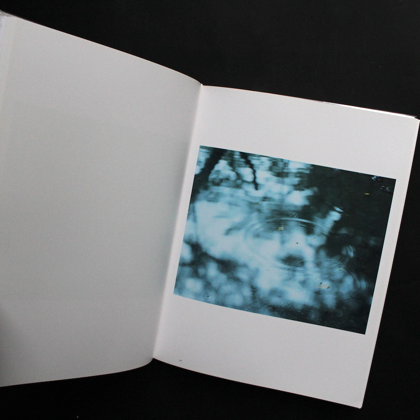 意識の流れ / Stream of Consciousness（White Cover, Signed） - 鈴木